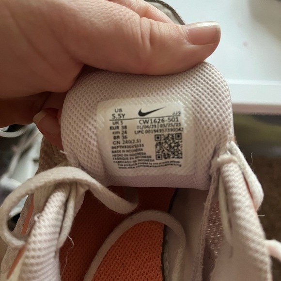 Nike Air Max Bolt 'Light Violet Crimson Bliss' Big Kids Shoes CW1626-501 5.5Y - Picture 3 of 3